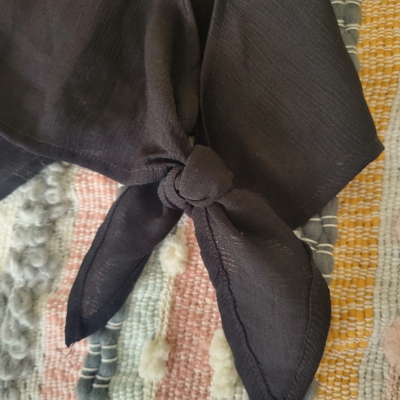 Eesome black boutique off the shoulder top - Picture 2 of 8